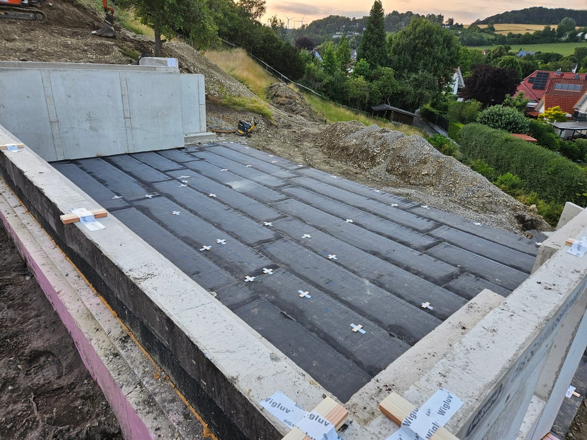 Do, 10.07.2025 - Kellertreppe und Schweißbahnen