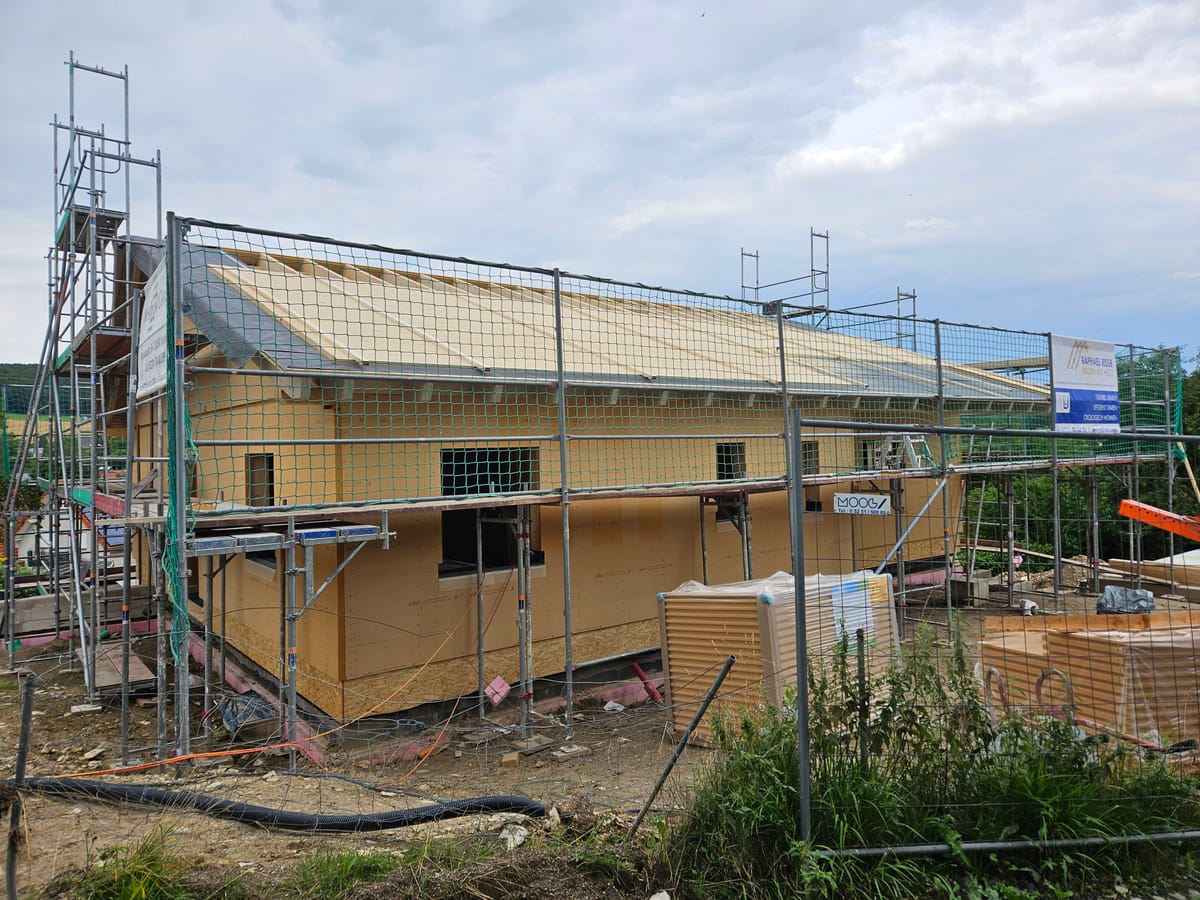 Do, 24.07.2025 - Haus stellen 4