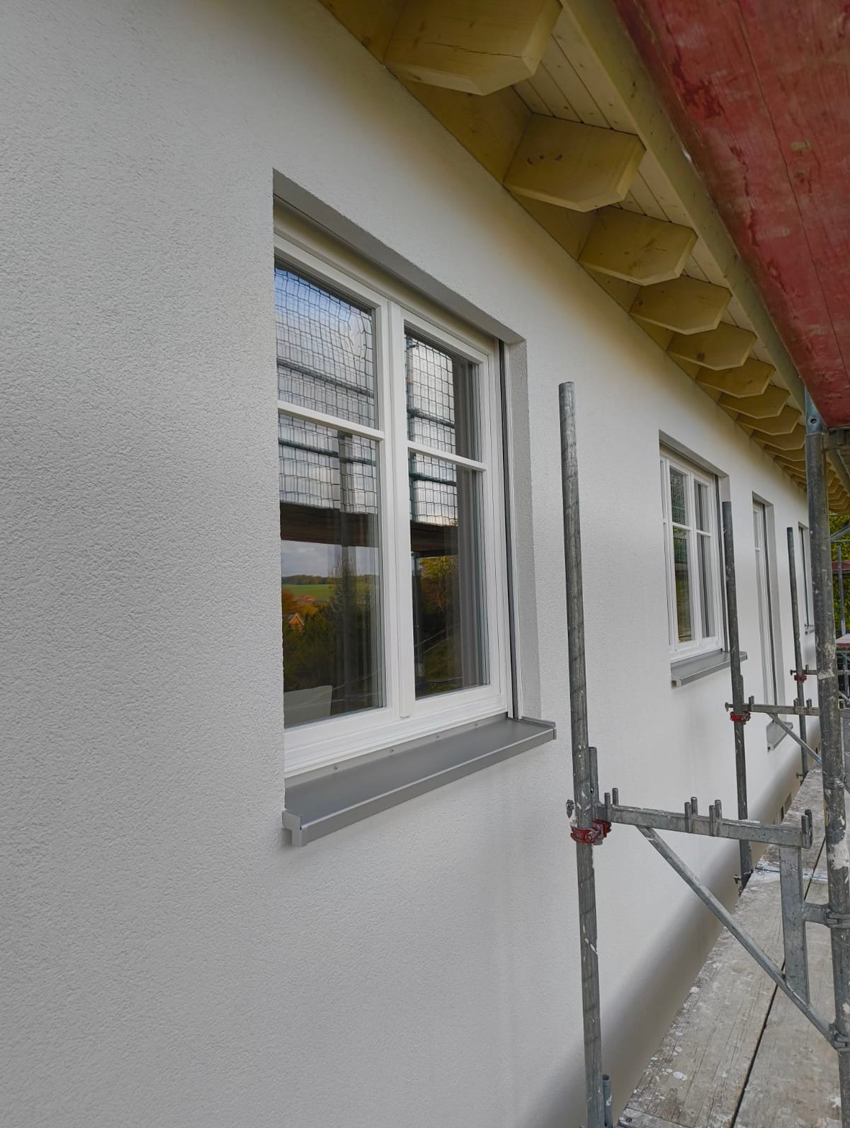 Mi, 22.10.2025 - Innentreppe 2 und Außenfarbe