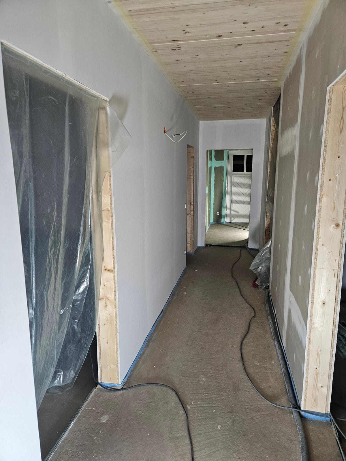 We, 08/09.02.2026 - Schleifen und Malervlies