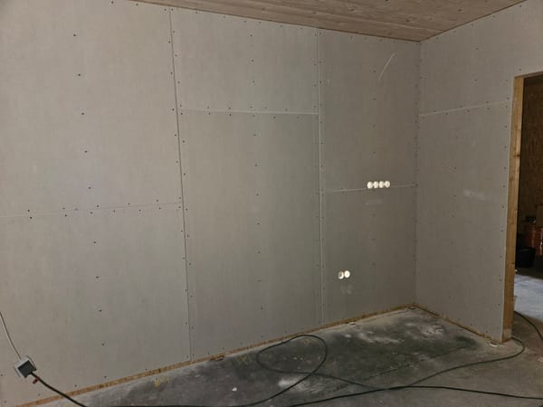 Sa/So, 14.09.2025 - Technikraum und Steckdosen.