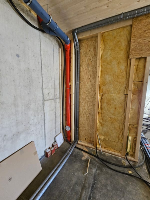 Fr, 24.10.2025 - Heizungsrohre